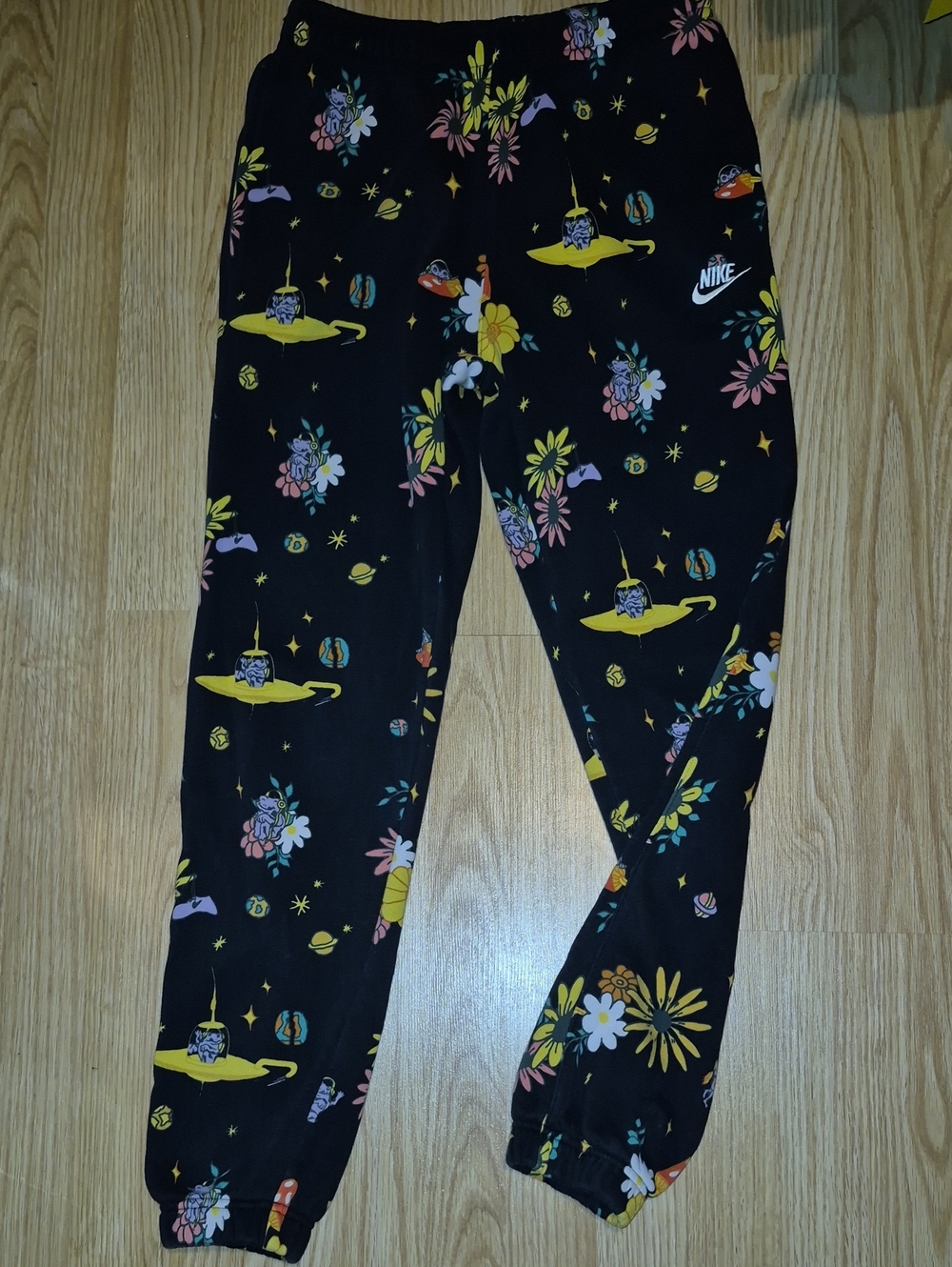 Men’s Nike Sportswear Club Psychadelic Alien Space Jogger..size S